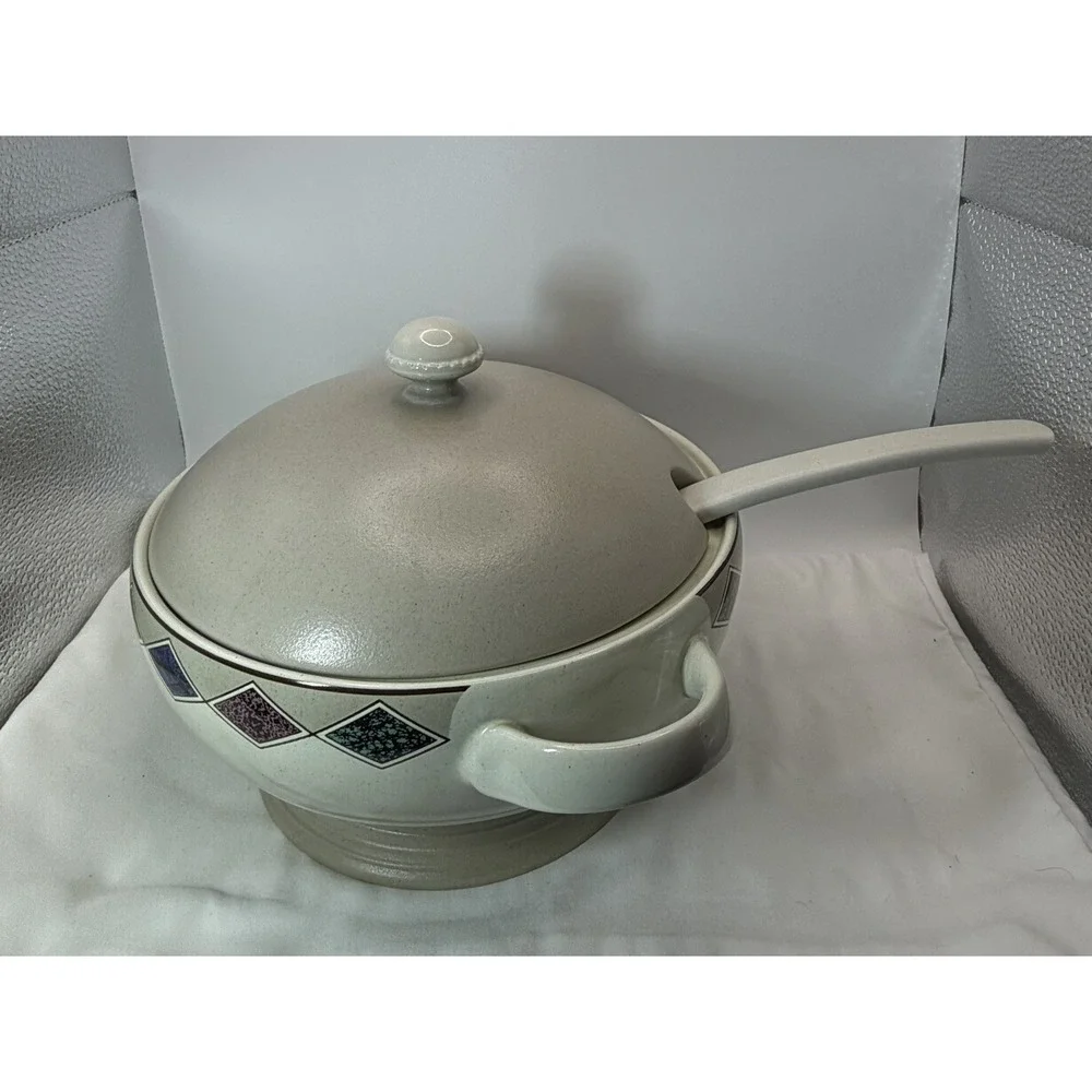 Mikasa Terrazzo Covered Casserole CF309 Stone Craft Stoneware Tureen